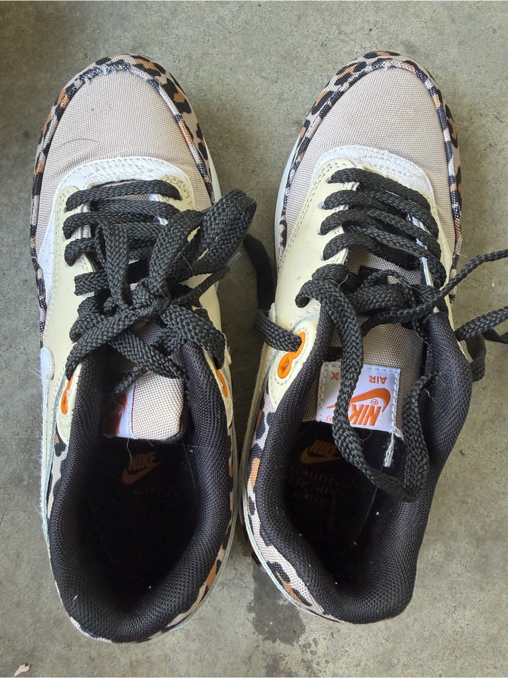 Nike Air Sneaker in Beige, Black and Leopard Print